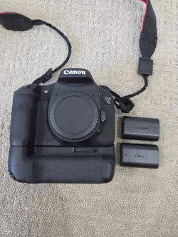 Canon EOS 7D Camera Body + extras!