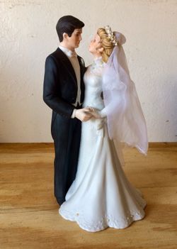 wedding portraits bride / groom musical figurine #60232 plays unchained melody