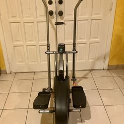 Elliptical Exercise Machine / Máquina de Ejercicio Elíptica