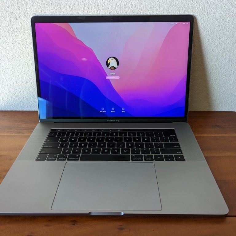 MacBook Pro 2018 | 15" | i9 | 16 GB RAM | 1 TB SSD