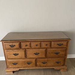 Vintage Solid Wood Dresser – 8 Drawers, Glass Top, Pristine Condition
