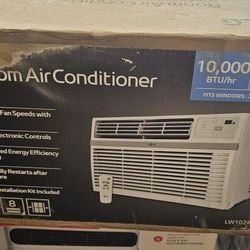 Window Air Conditioner With Remote Control 