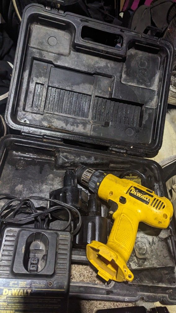 DEWALT volt 1/2 In Drill (Charger Included and Hard Case included)