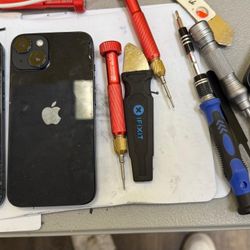 iPhones & Samsungs Phones Repairs Available (50$down)