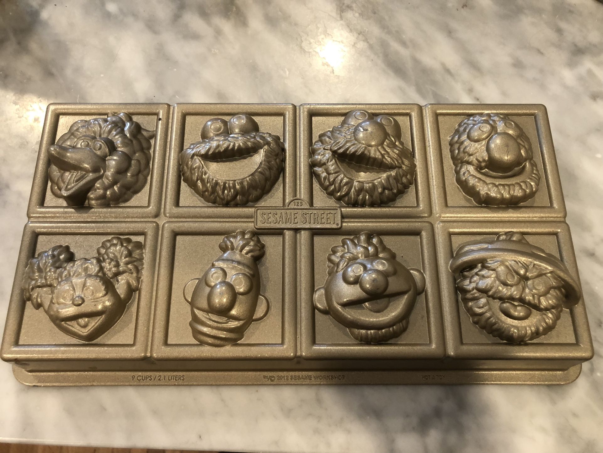 Williams Sonoma Nordic Ware Sesame Street Pull-Apart Cake Pan