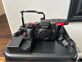 Fuji x-t3 camera plus accessories