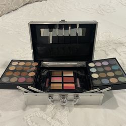 Makeup box 