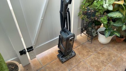 Shark Apex Powered Lift-Away vacuum cleaner
