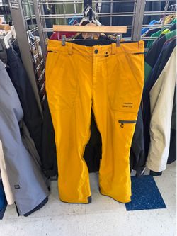 Large volcom Gortex snowboard ski pants located at Sin city snowboards
