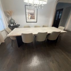 Dining Room Table & Chairs 