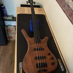 Warwick Fretless Corvette 