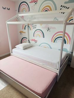 House trundle bed with 2 twin memory form mattress