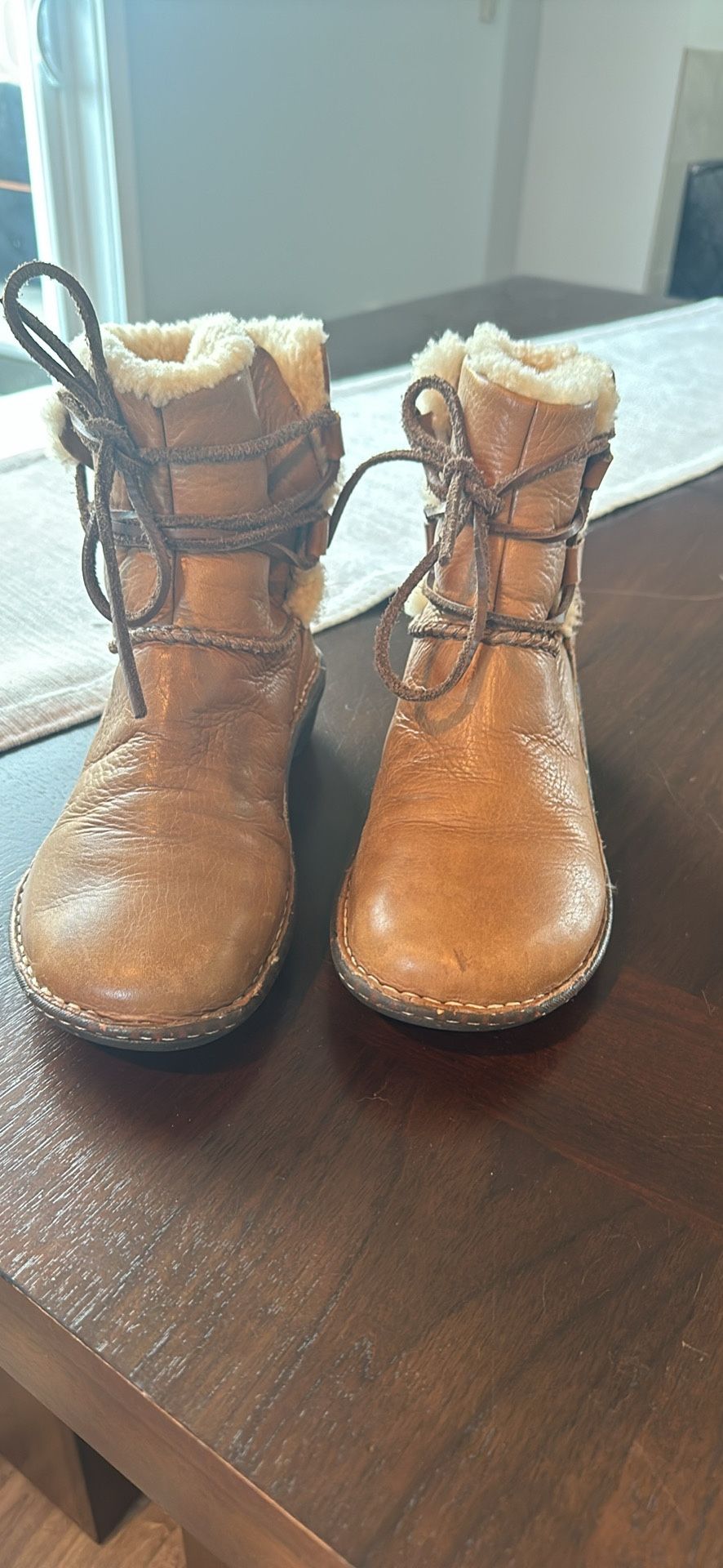 UGG Caspia 1932 Tan Leather Lace Up Ankle Sheepskin Warm Boots