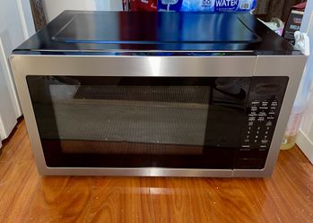 2.2 cu. ft. Countertop Microwave with Greater Capacity