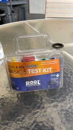 Pool and Spa Basic 5 Test Kit. Includes clear view test block