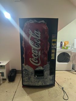 Royal Vendors 660 Coca-Cola machine