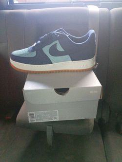 Men's size 8-NIKE Air Force ones '07