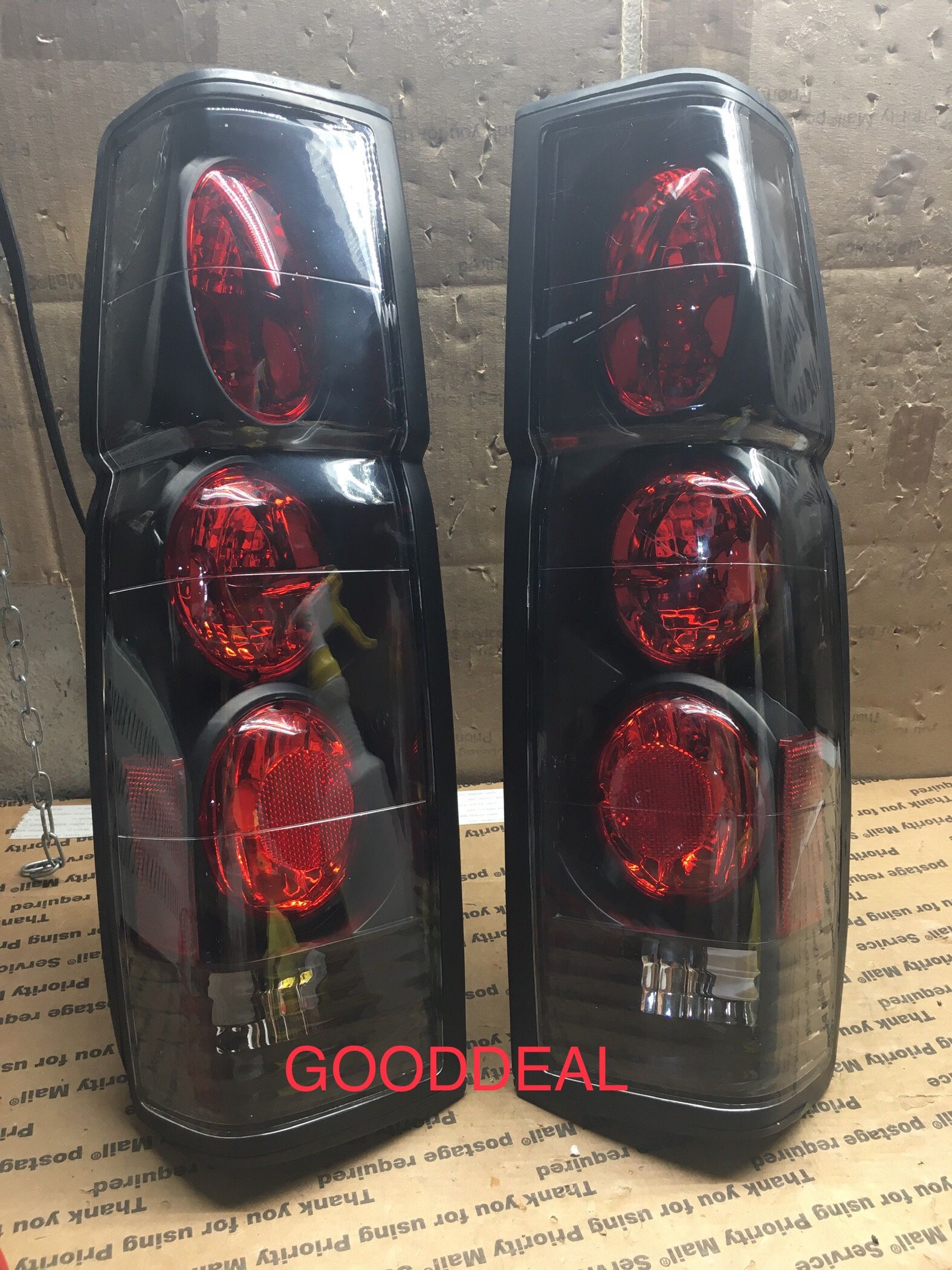 #OT121 86-97 Nissan Hardbody Pickup D21 JDM Black Read Tail Light Tailight Pair