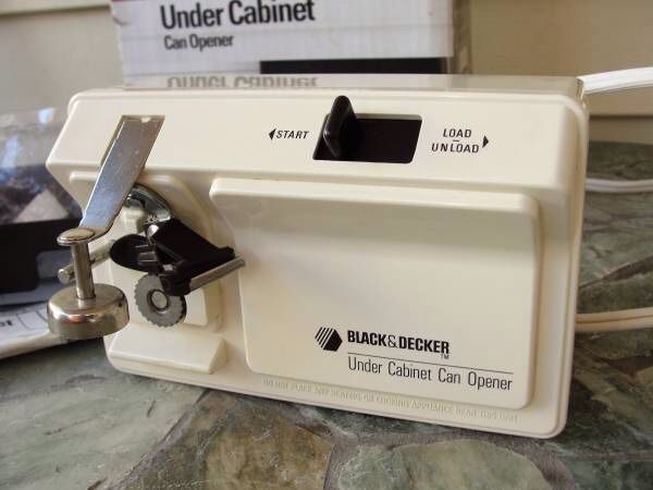 Vintage Black Decker Under Cabinet Electric Can Opener EC59D Cream/Beige  Used
