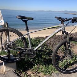 Specialized Pitch 27 Speed Large Size Lightweight Aluminum Frame With Hydraulic Disc Brakes And 27.5” Wheels 