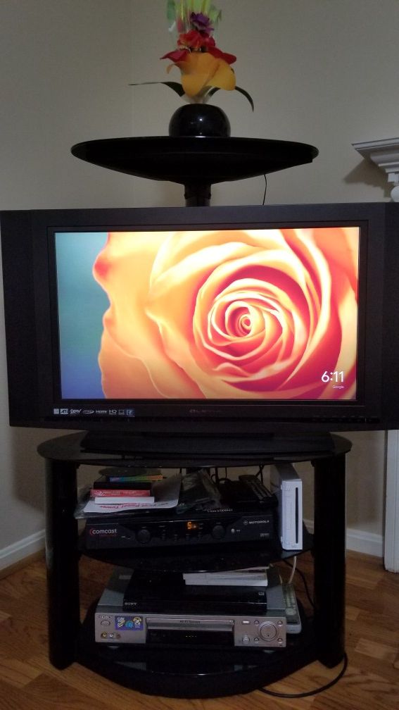 32 inch TV with TV stand