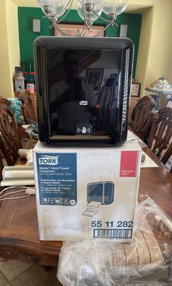 TORK MATIC HANDTOWEL DISPENSER WITH INTUITION SESNSOR , Black