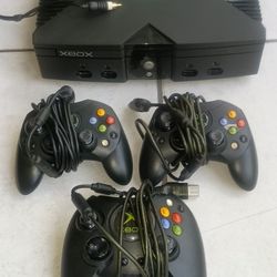 Original Xbox System With 3 Controllers 