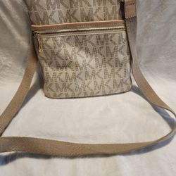 Michael Kors Large Jet Set Messenger Crossbody Bag Vanilla Logo 