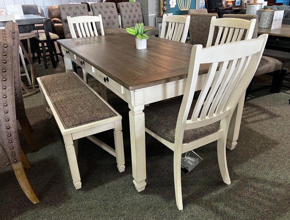AP๐ Dining Table and 4 Chairs and Bench// Financing - Delivery