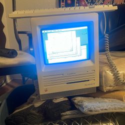 Macintosh SE by Apple Inc