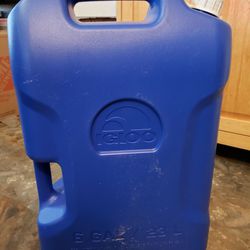 Igloo 6 gallon water jug