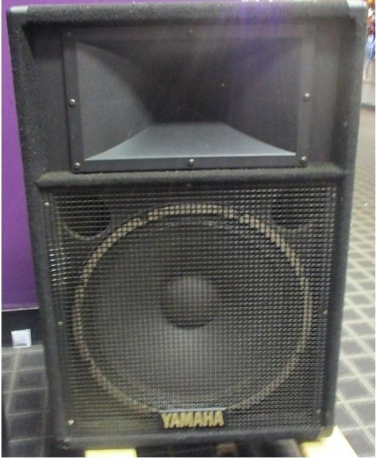 2 Yamaha SV115 Unpowered Speakers