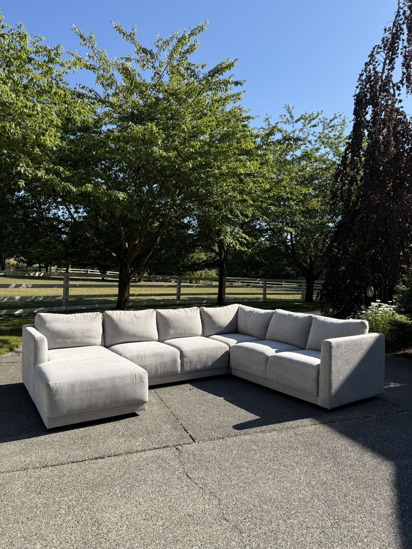 Liz Muebles Sectional Sofa *Delivery*