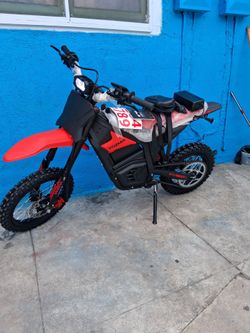 Brand new Yozma IN 10 Off-Road Electric Mini Dirt come with 🔧 charger and carry bag gose 45mph..