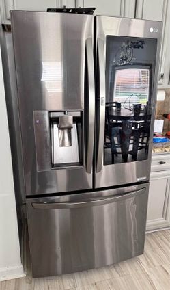 LG FAMILY HUB REFRIGERATOR