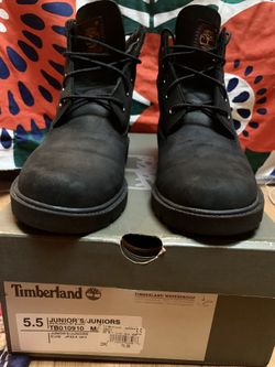 Timberland NEW Black Suede 6” Jrs Size 5.5
