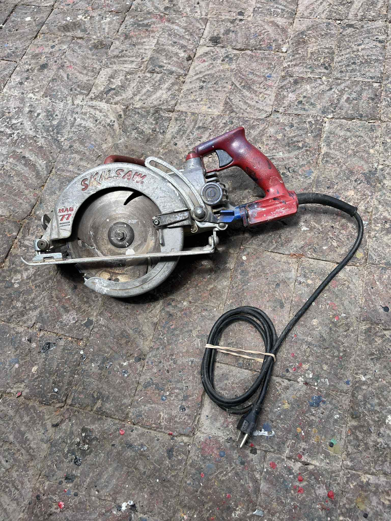 Skilsaw 7-1/4” Worm Drive Electric Plug-in Saw