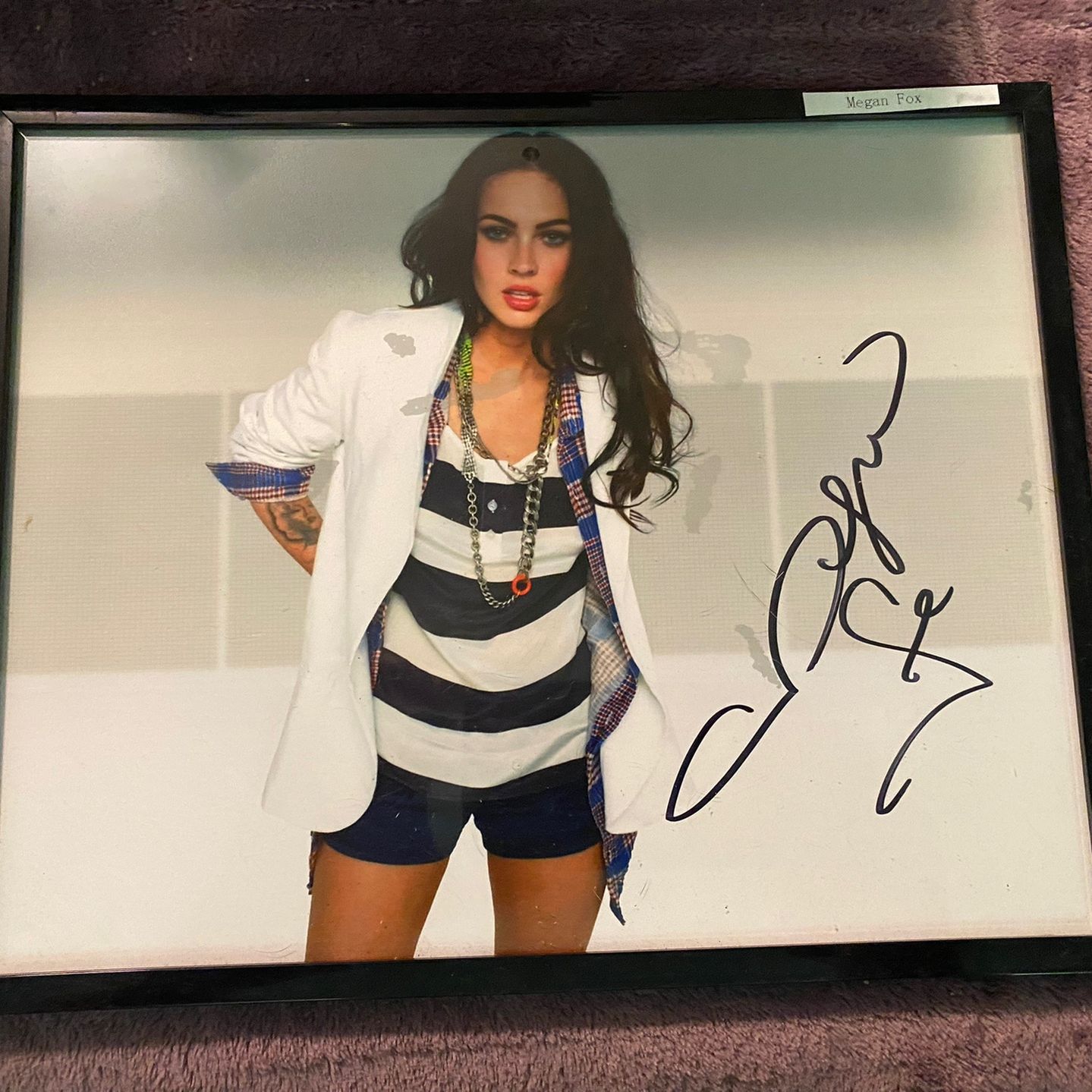 Signed Megan Fox Framed 8 x10 Autograph picture for Sale in Oswego Signed Megan Fox Framed 8 x10 Autograph picture for Sale in Oswego