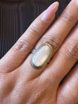  Sterling Silver Oval Mother of Pearl Ring – Size 7