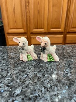 Vintage Ceramic 1950’s, little lambs pair of  salt and pepper shakers. Made in Japan.  Size approximately 2 1/2 inches tall.  Preowned.  The shakers h
