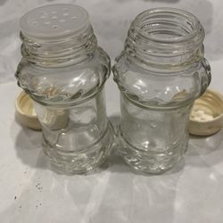 VINTAGE GLASS SALT&PEPPER SHAKERS