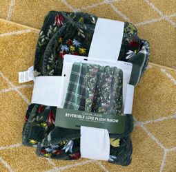 NEW Casual Living brand reversible fleece throw blanket
