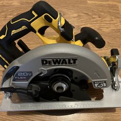 New DeWalt Flexvolt Advantage 20V Max Circular Saw 7 1/4” Cordless DCS573