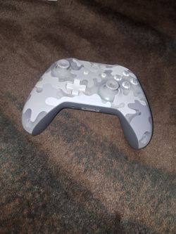 Xbox one controller.    Trade for a ps4 controller that works good