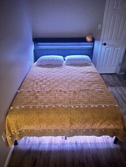 Metal bed frame + mattress FULL size