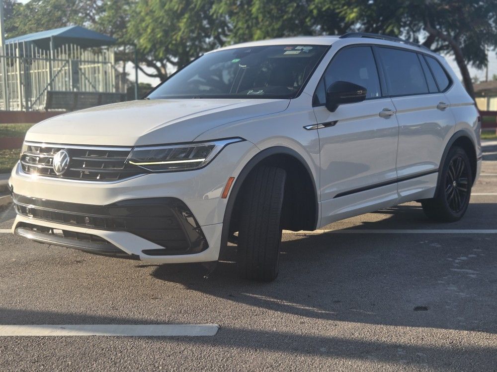 2022 Volkswagen Tiguan Comfortline R-Line Black