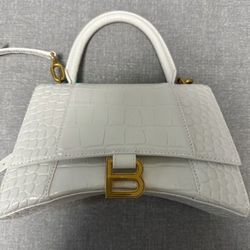 Crossbody handbag
