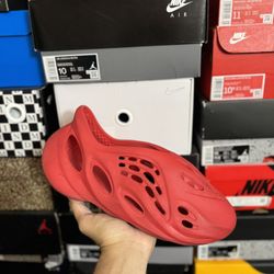 Adidas Yeezy Vermillion Foam Runner size 11 USED But Clean