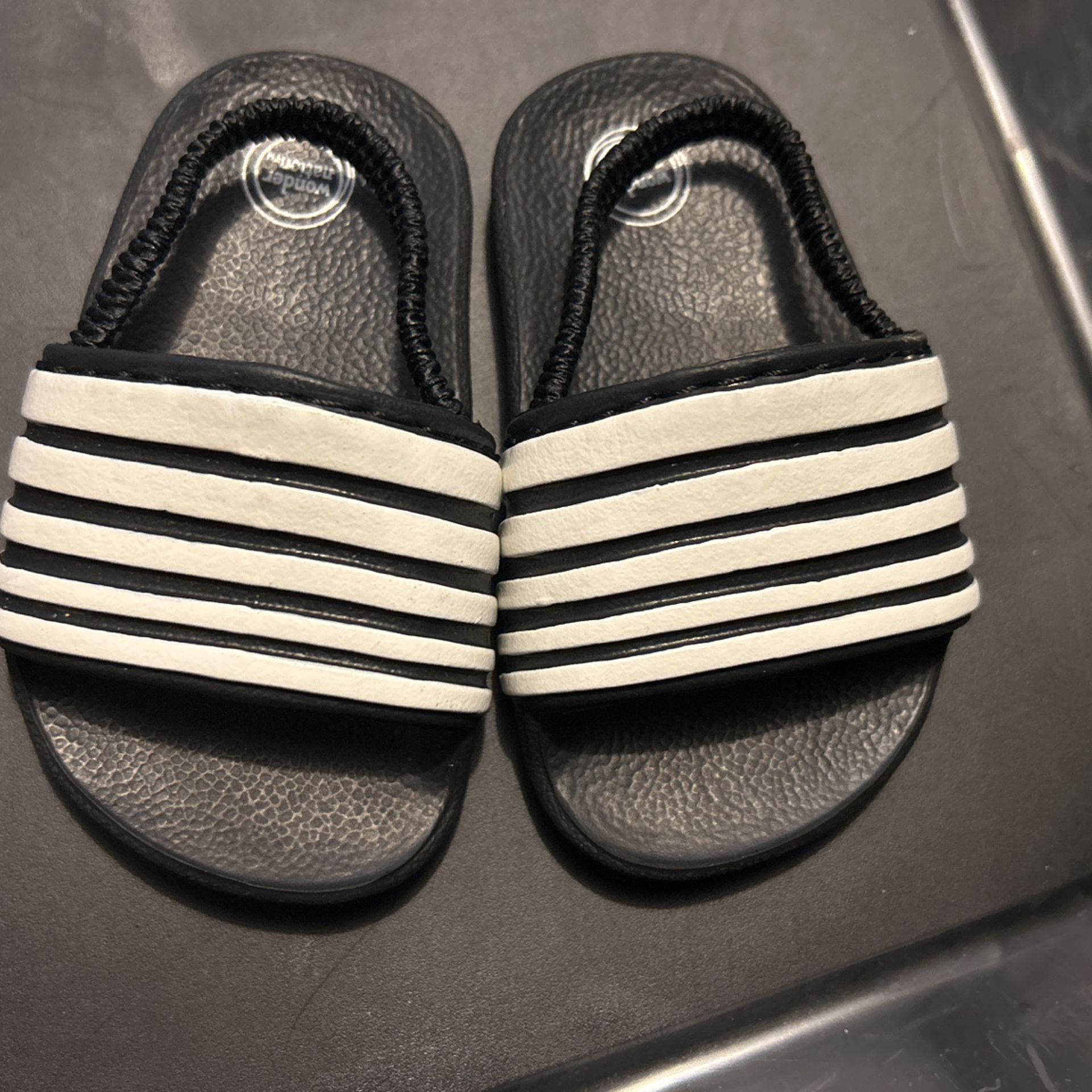 Water shoes/slides