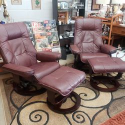Lovely Pair Of Matching Leather Recliners And Ottomans 